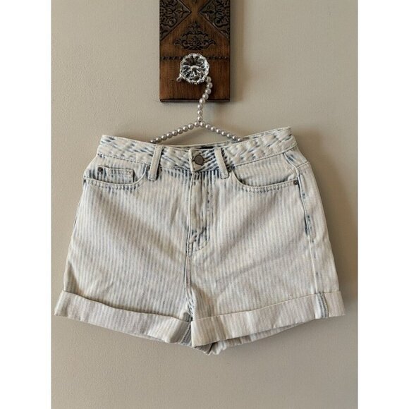 BDG Urban Outfitters Size 26 High Rise Mom Shorts Denim Stripe Light Wash - Picture 1 of 7